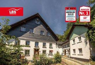 Haupthaus und Nebenhaus rechts