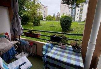 Balkon mit Sicht ins Grüne