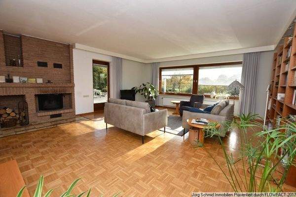 Wohnzimmer mit Kamin