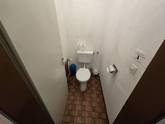 WC 1 Halle EG