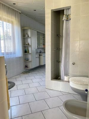 EG Haupt Badezimmer.jpg