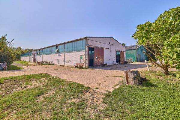 07 Stallgebäude.jpg