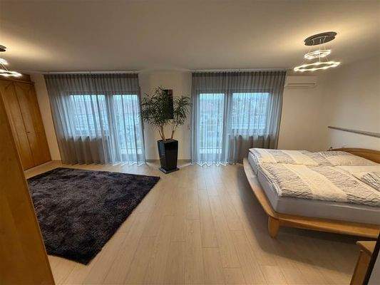 Schlafzimmer mit Ankleide