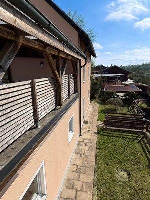 Blick auf die 1. Gartenebene