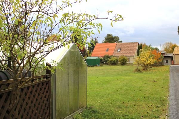 Gewächshaus am Grundstücksende