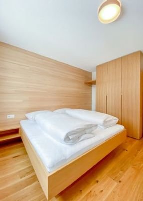 Schlafzimmer 1 mit Schrank