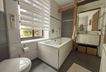 Badezimmer mit Wanne..