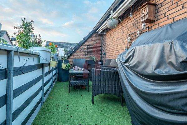 mit Zugang zum Balkon