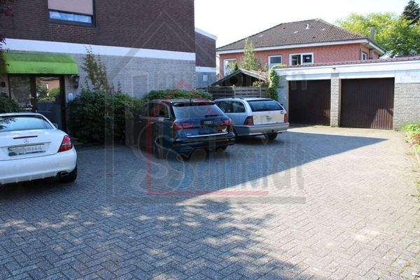 Parkfläche/ Garagen