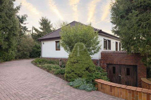 Seitenansicht aktuell mit Parkflächen