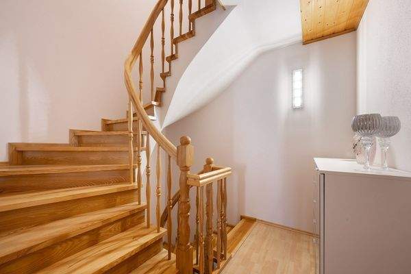 Flur OG/Treppenaufgang  ins DG