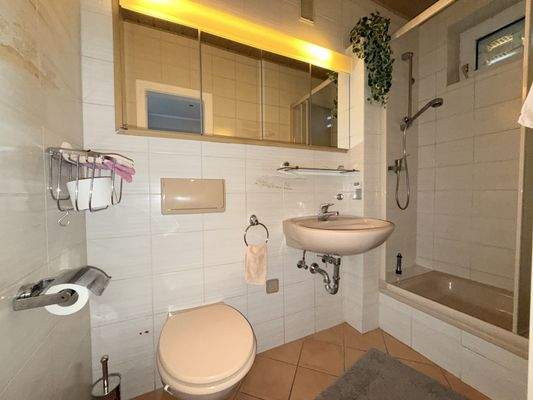 Badezimmer im Erdgeschoss