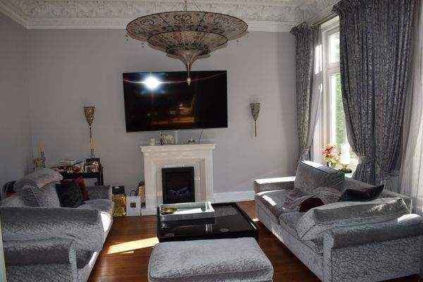 Wohnzimmer möbliert