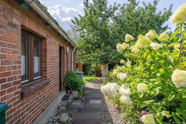 Zuwegung zum hinteren Wohnbereich 