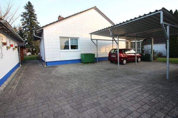 Carport / Einfahrt