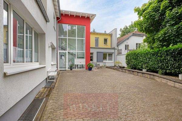 Eingang Hauptgebäude