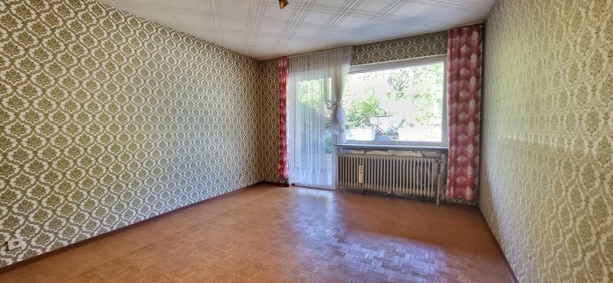 Schlafzimmer mit Terrassenzugang im EG