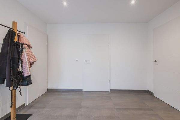 Flur mit Zugang zu allen Räumen