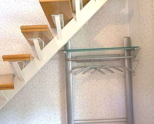 Garderobe mit Raumspartreppe