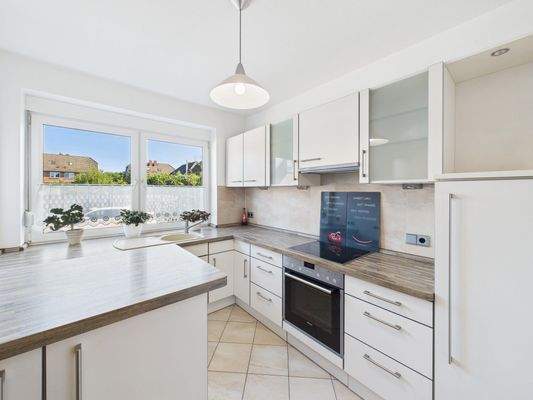 Erdgeschoss - Küche mit Einbauküche