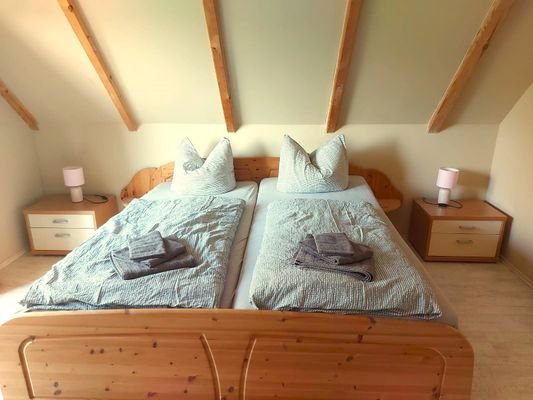 Grosses SZ Doppelbett DG.jpg