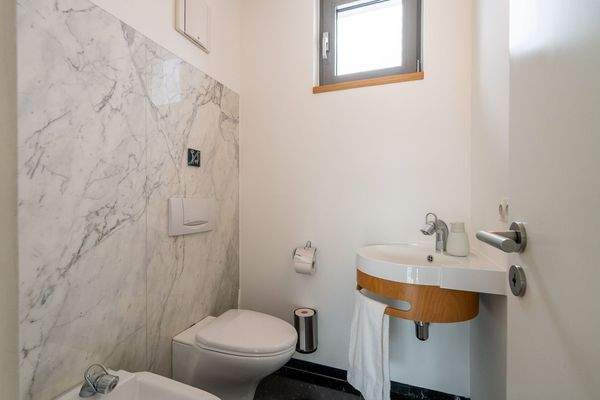 Marmor-WC mit Bidet