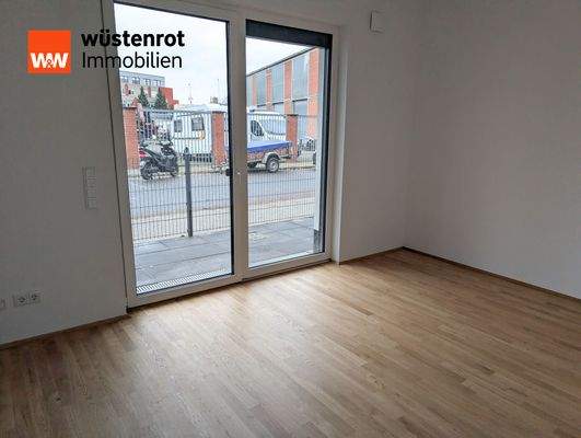 Schlafzimmer 1 mit Zugang zur Terrasse