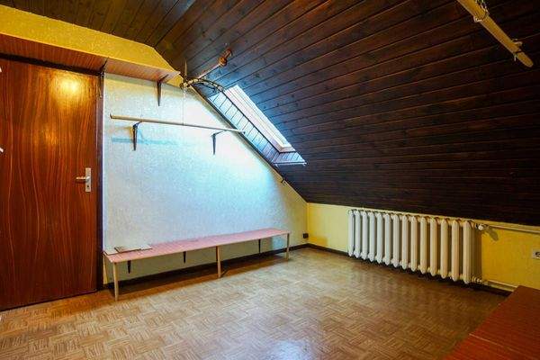 kleines Dachgeschoßzimmer
