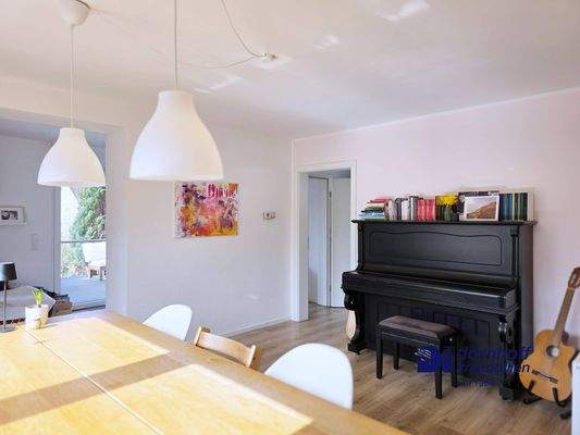 Wohn- Esszimmer mit offener Küche