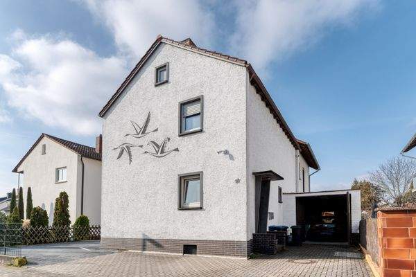 Straßenansicht mit Blick in die Garage-2.jpg