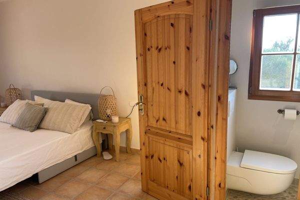 Schlafzimmer mit Badezimmer en Suite