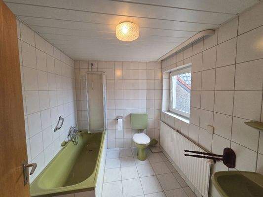 Bad DG (Wohnhaus links)