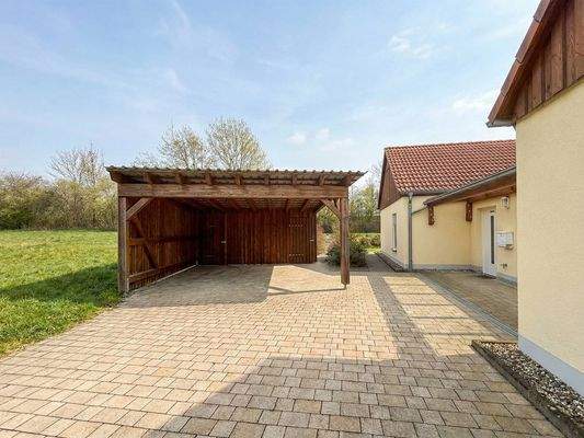 Doppelcarport und Außenstellfläche