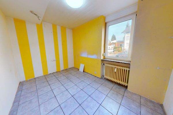 Weiteres Zimmer mit ansprechender Größe steht zur Modernisierung bereit