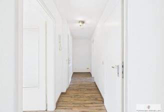 Flur mit Blick zum Eingang