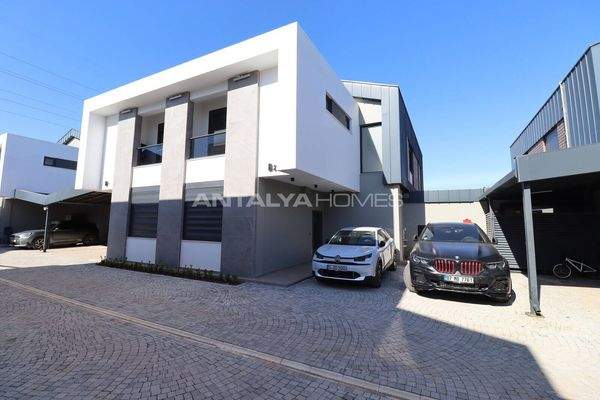 4-Bedroom Property with Pool and Garden in Döşemealtı Antalya