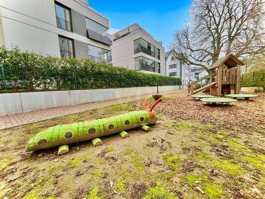 Angrenzender Spielplatz