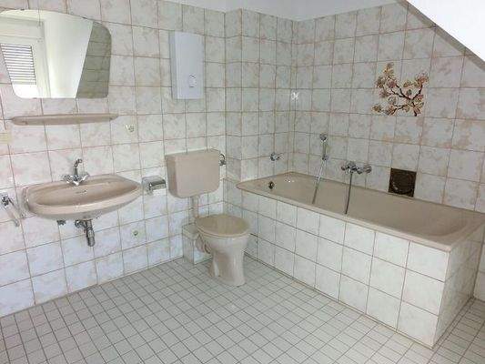 Badezimmer vor Renovierung