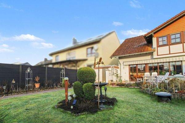 Garten mit Blick auf die Terrasse