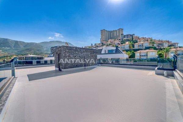 Sea and City-View House with Swimming Pool in Alanya