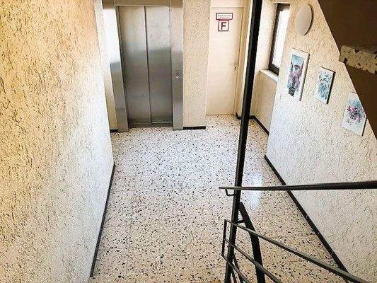 großes Treppenhaus.jpg