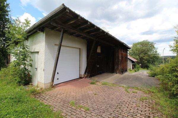 Garage/Schuppen/Zufahrt