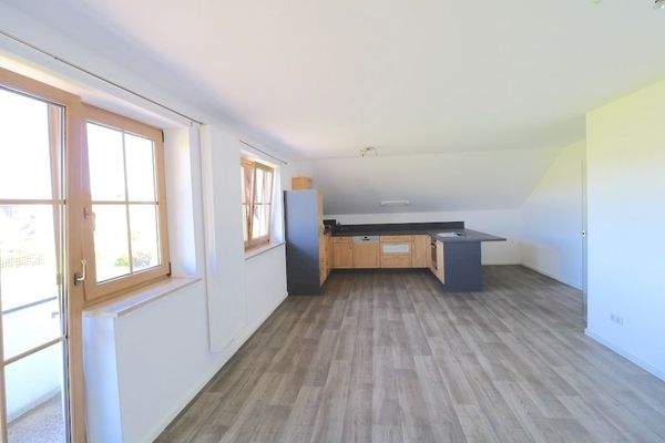 Blick Wohnzimmer zu Küche