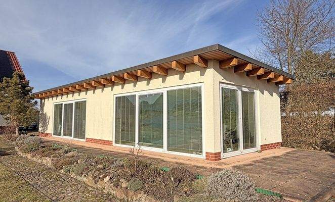 Swimmingpoolhaus Außenansicht