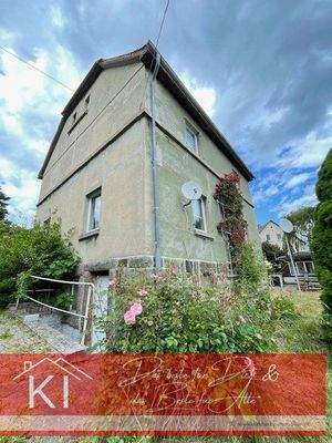 Seitlich links vom Haus