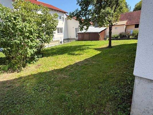 Der Garten hinter den Garagen