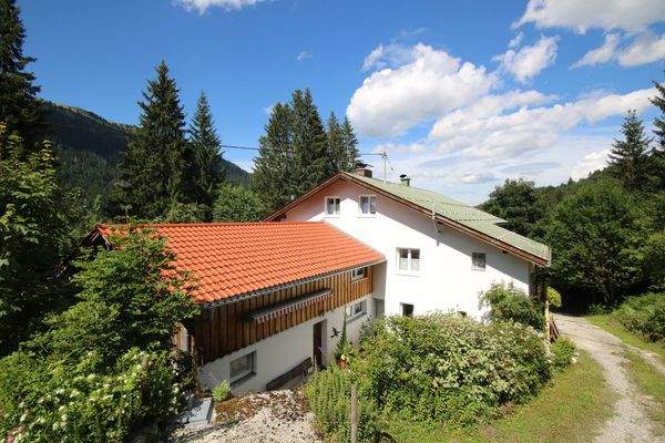 Anbau mit Einliegerwohnung