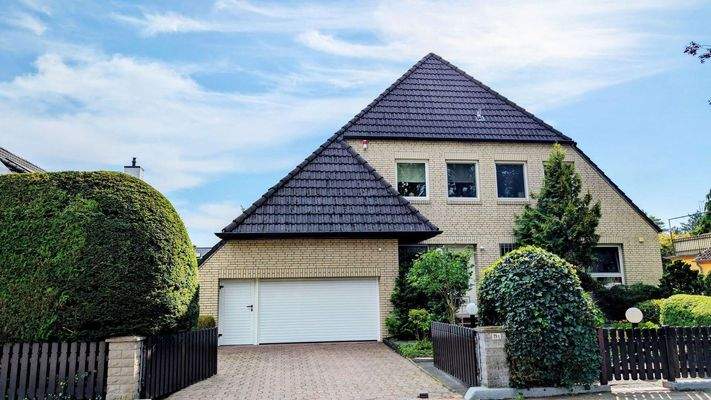 Große Garage und Stellplatz