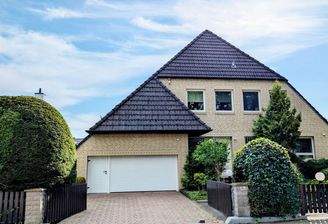 Große Garage und Stellplatz