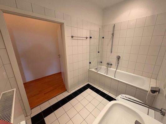 Bad - Sicht zur Tür